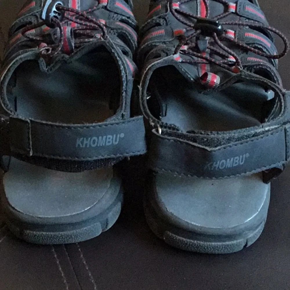 Khombu Sandals‎